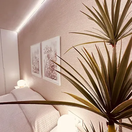 Atuairehome Mirando A Agujas De La Catedral De Apartamento